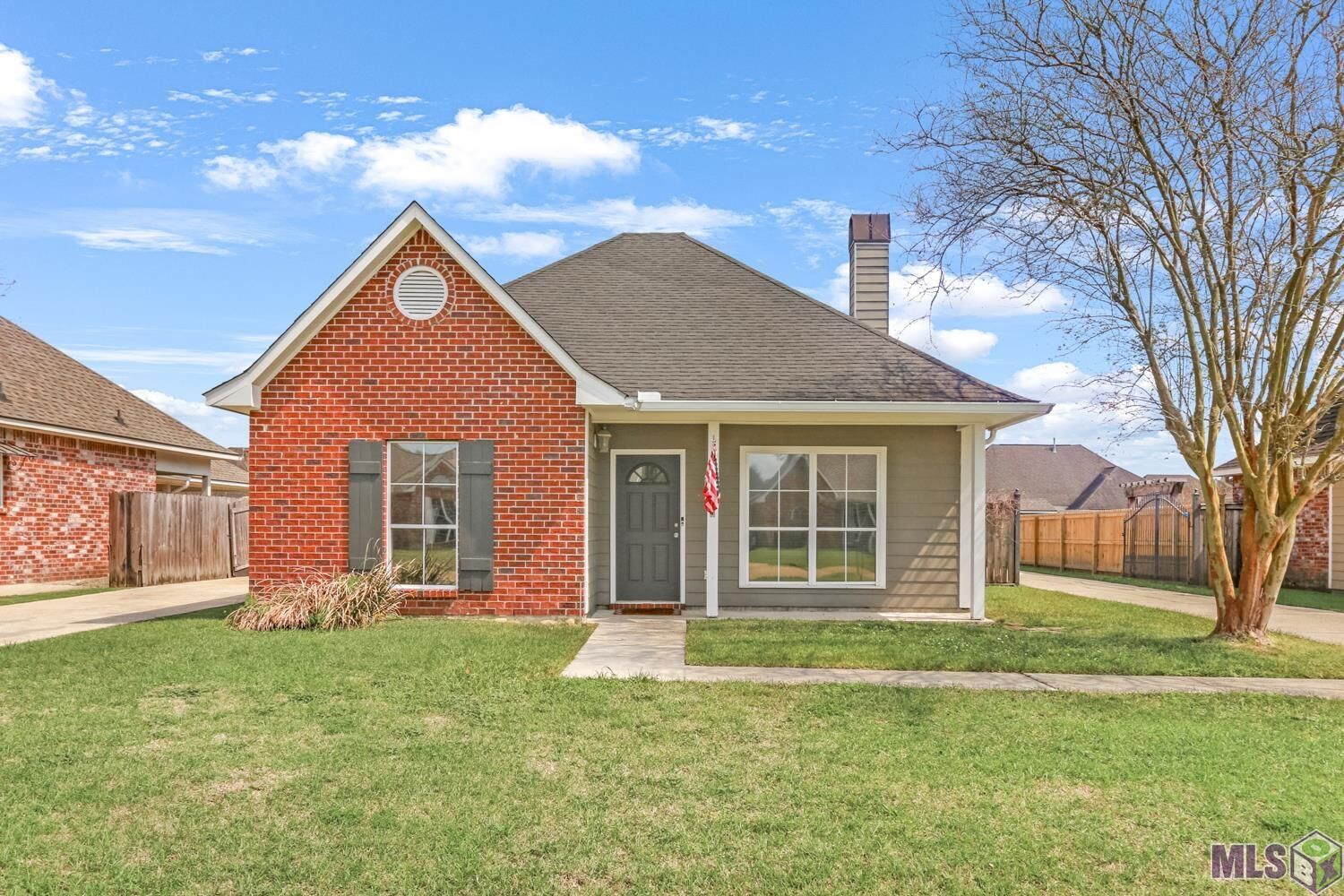 Property Photo: 14482 Whispering Oaks Dr LA 70737