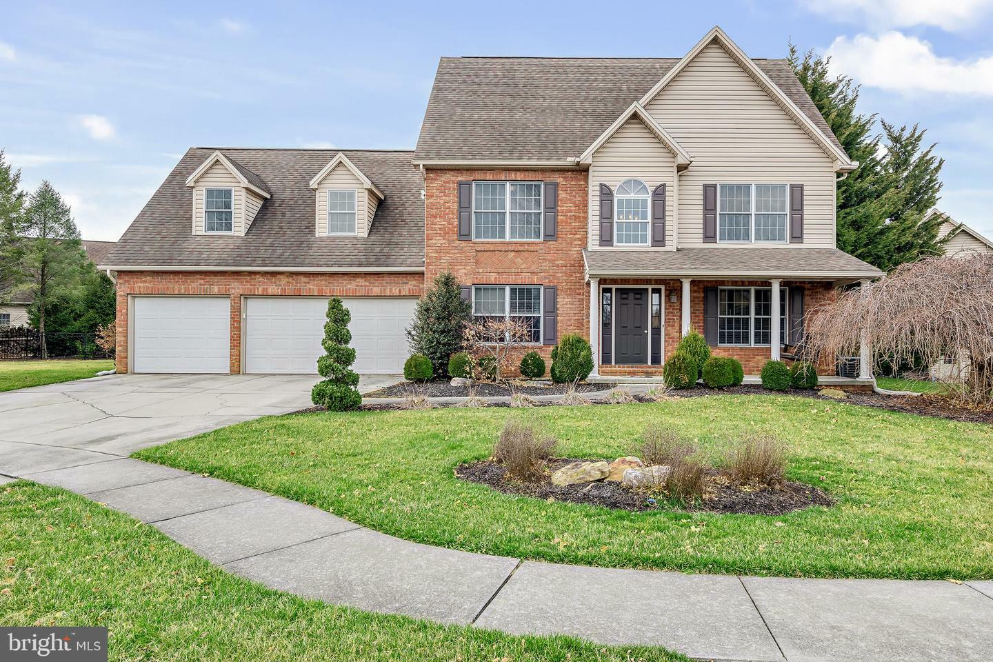 Property Photo: 504 Sarah Court PA 17050