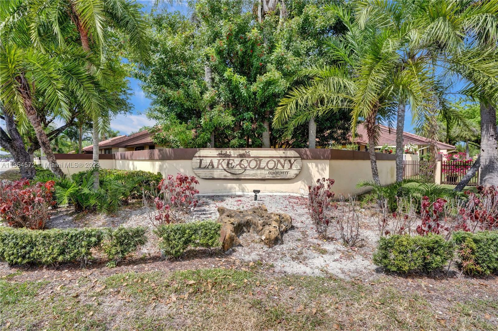 Property Photo: 7036 Nandina Ln 7036 FL 33321