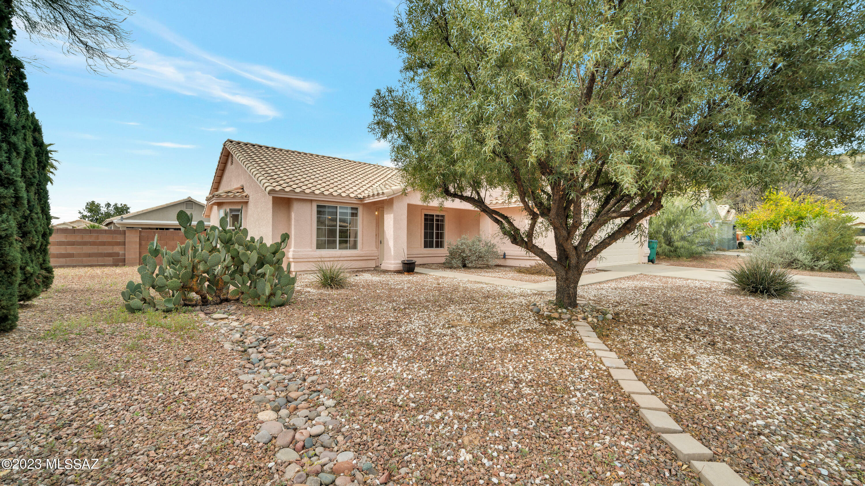 Property Photo: 1707 W Calle Del Querido AZ 85629