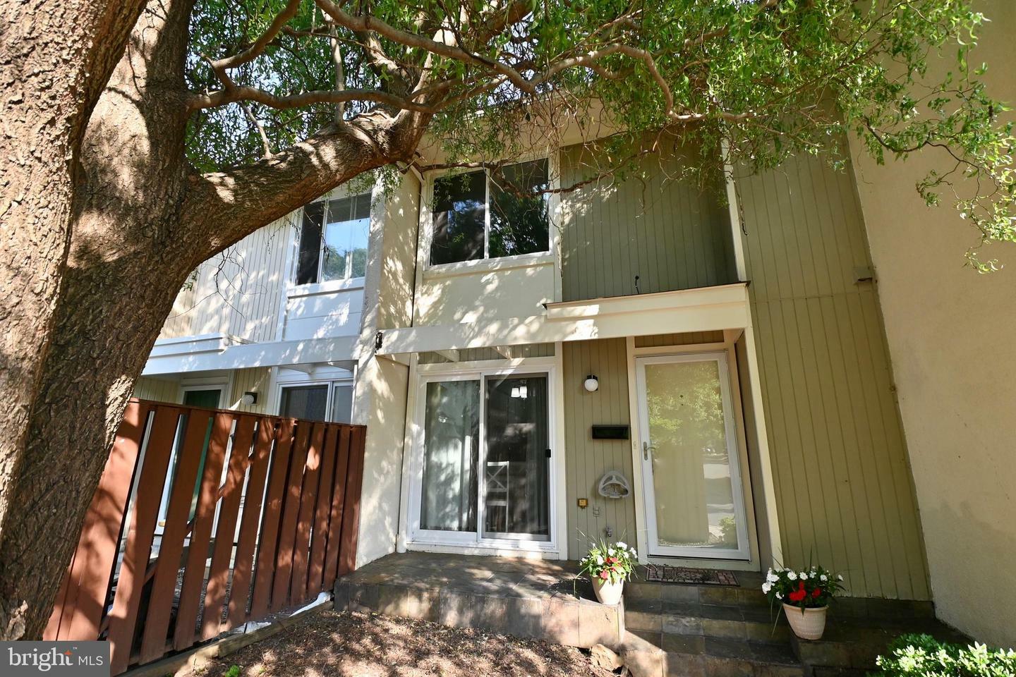 Property Photo:  2433 Southgate Square  VA 20191 