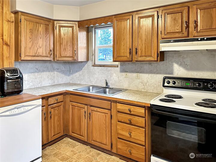 Property Photo: 616 Madison Avenue WA 98943