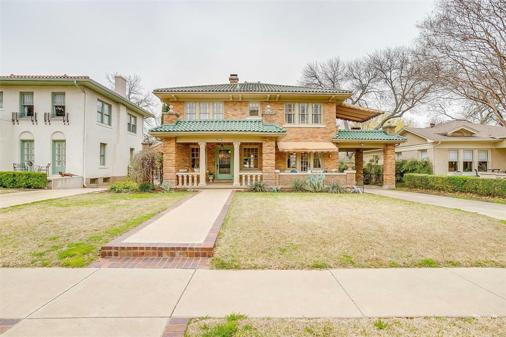 Property Photo: 2008 Pembroke Drive TX 76110