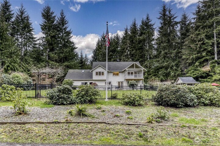 Property Photo: 623 N Bywater Way WA 98365