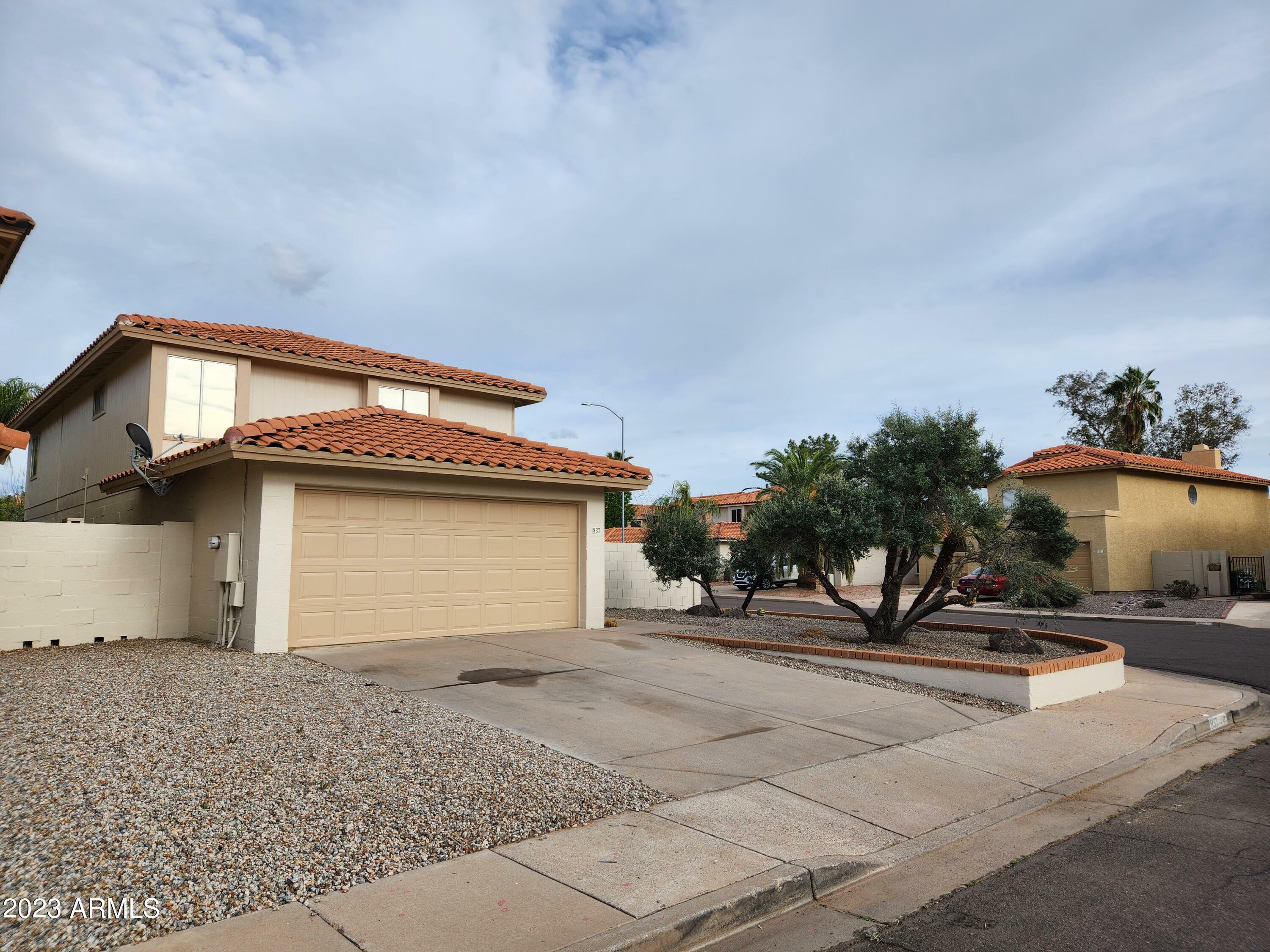 Property Photo:  937 N Sinova Street  AZ 85205 