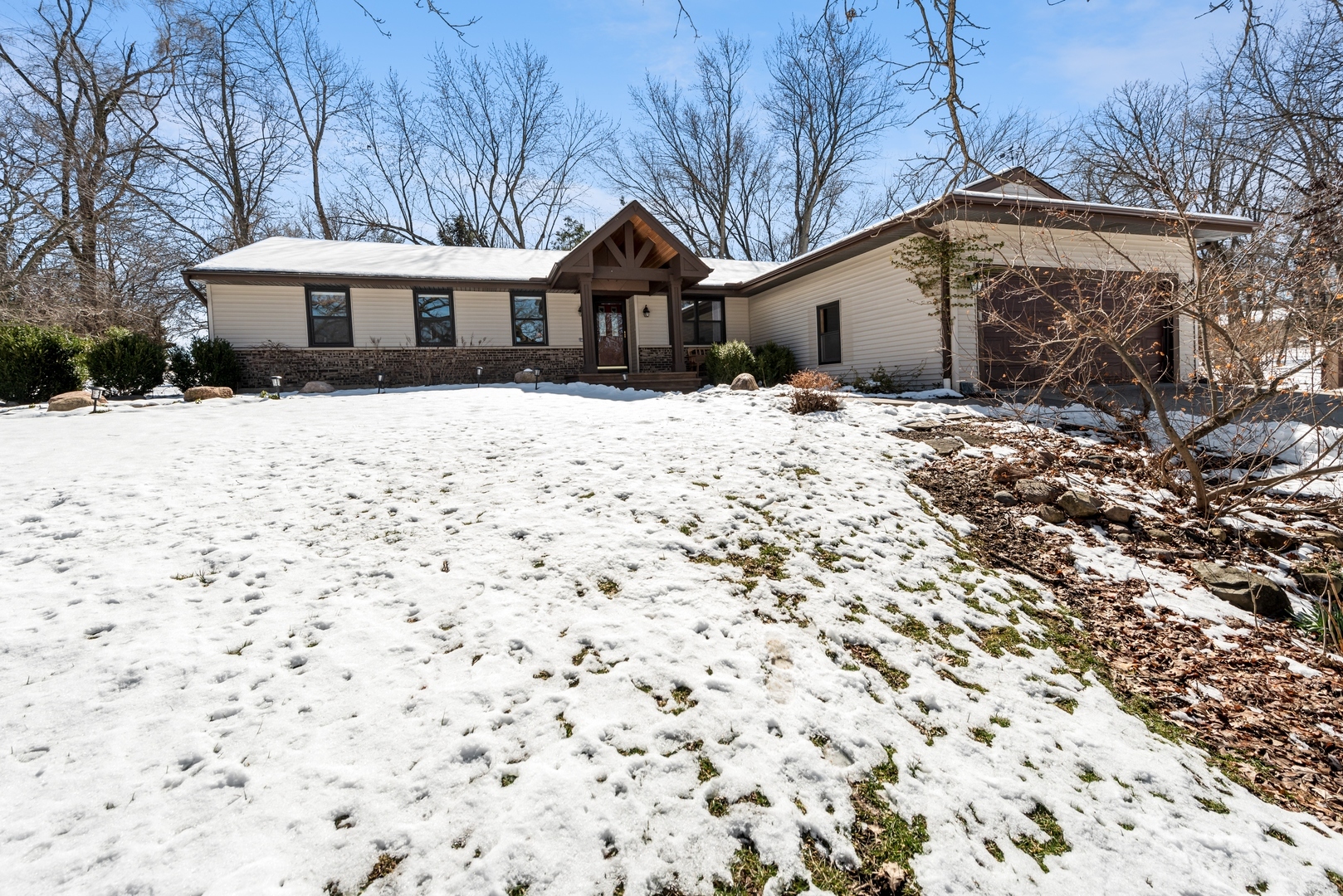 Property Photo:  27 Circle Drive  IL 60010 