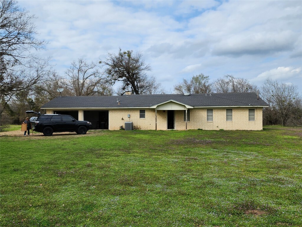 Property Photo:  208 County Road 173 Road  TX 76661 