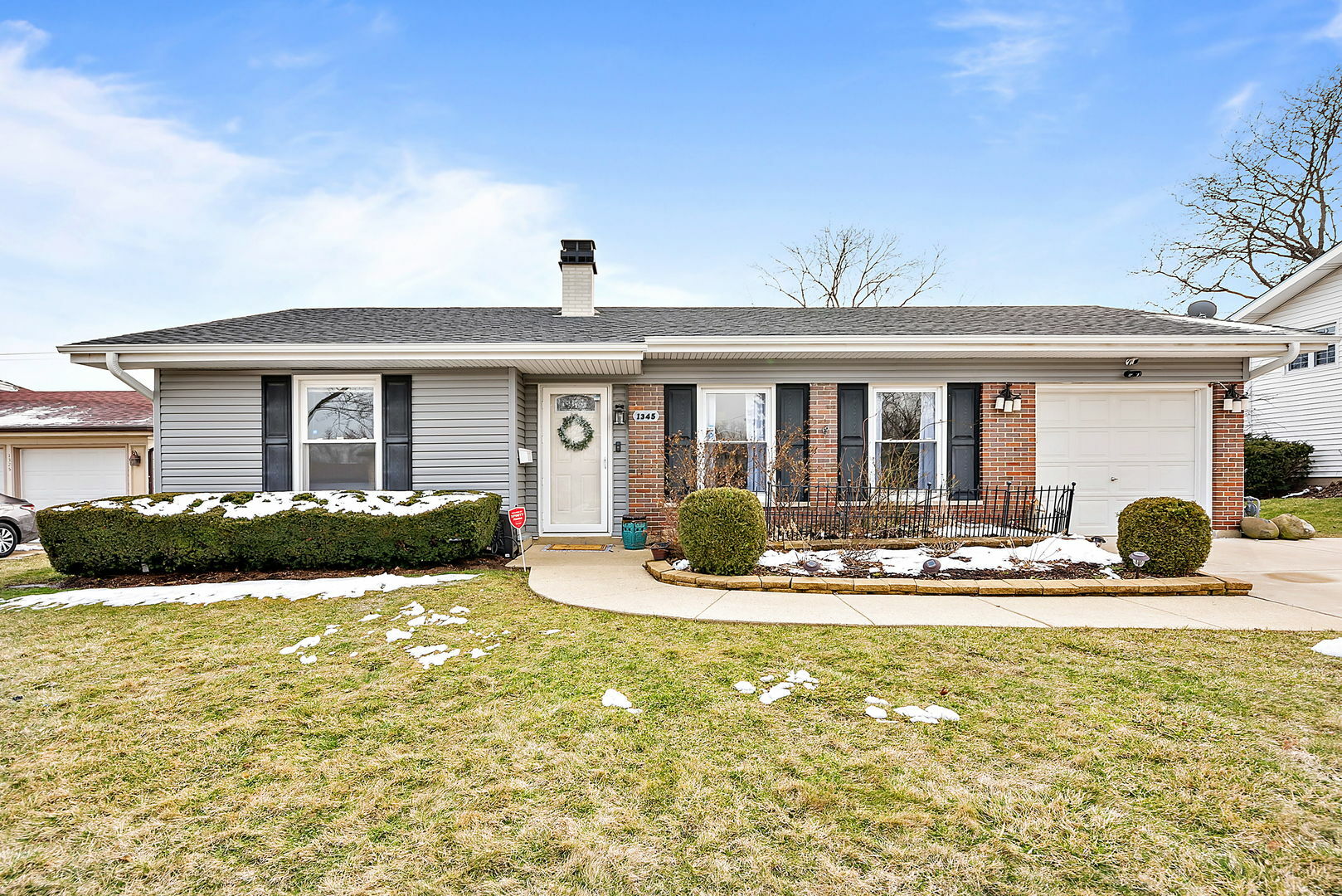 Property Photo:  1345 Devonshire Lane  IL 60169 