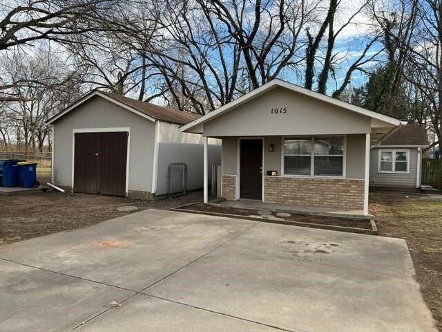 Property Photo: 1015/1019 W 10th OK 74074