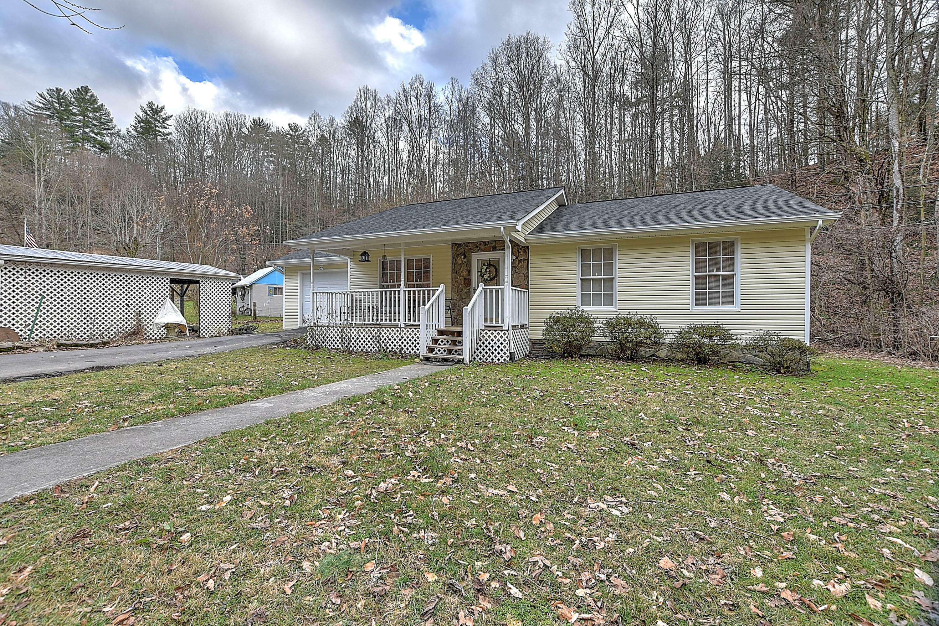 Property Photo: 394 White Hollow Rd TN 37618
