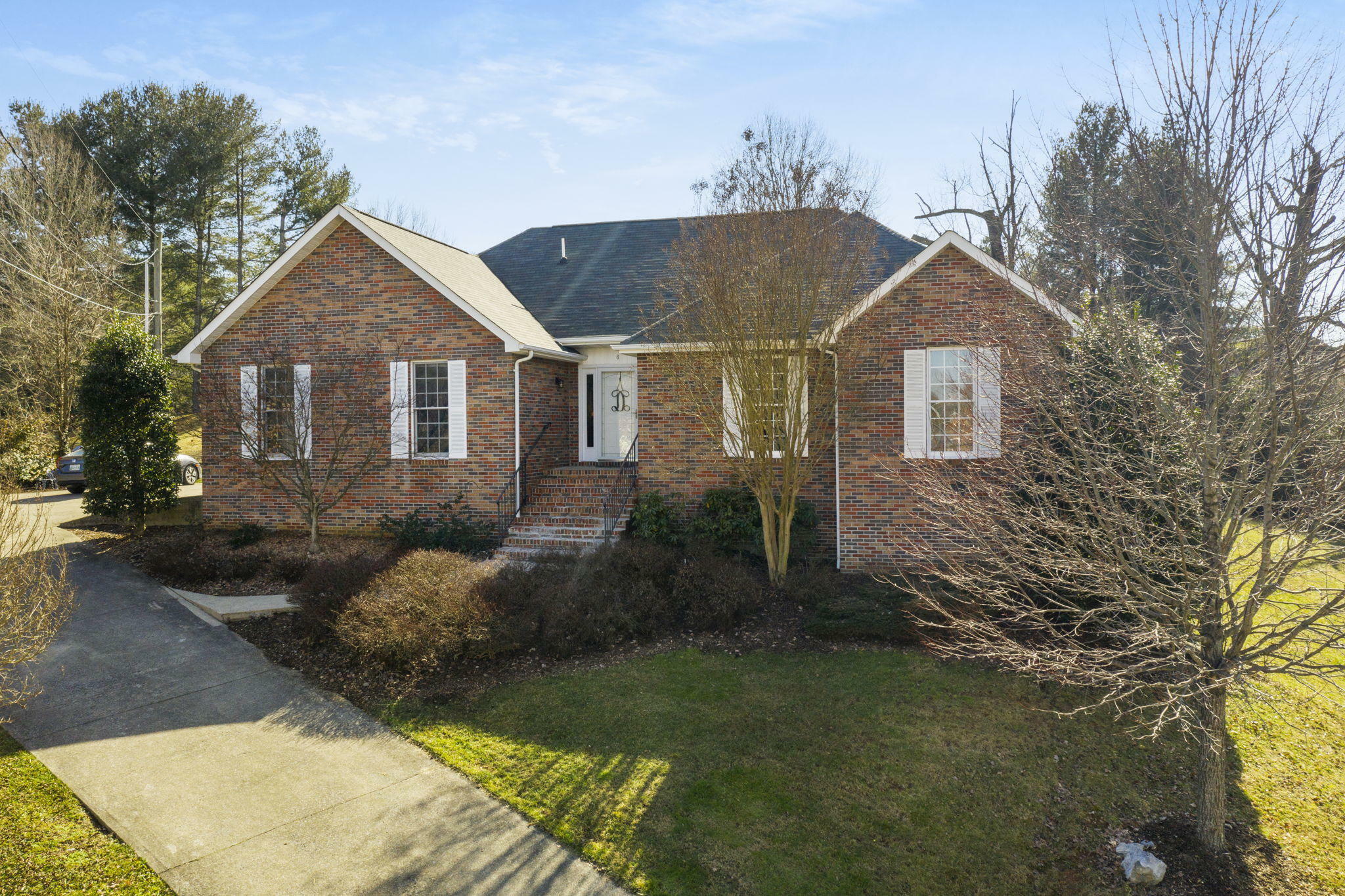 Property Photo:  8 Estate Court  TN 37604 