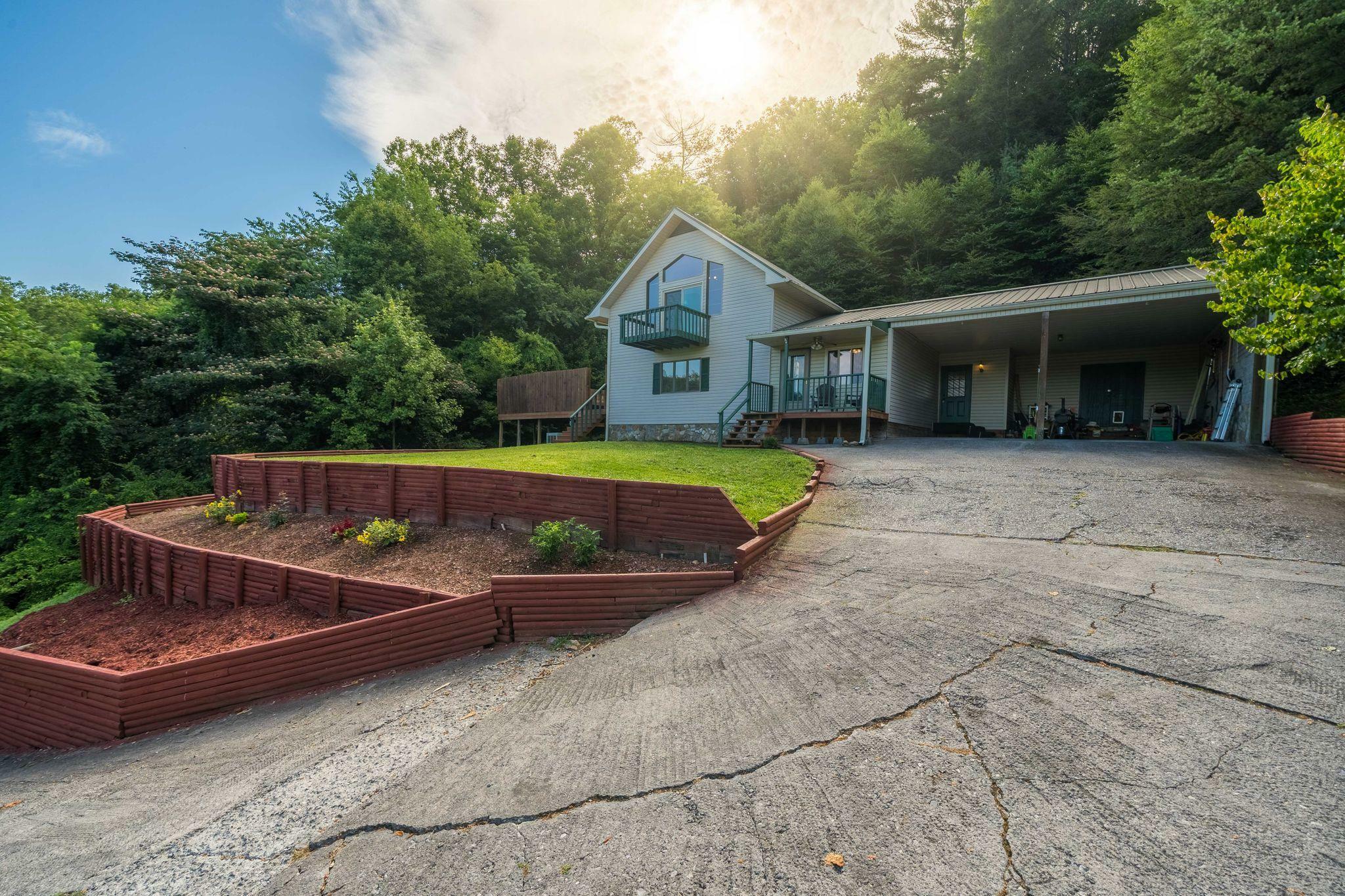 Property Photo:  910 Shawnee Street  TN 37650 