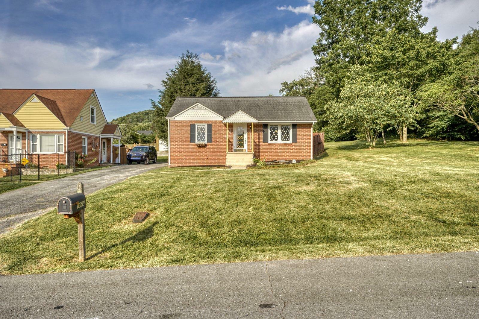 1024 Dejarnette Street  Elizabethton TN 37643 photo