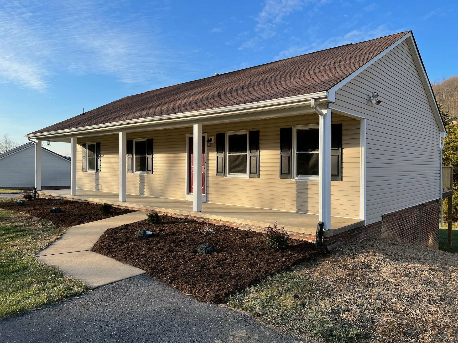 348 Round Hill Dr  Stuarts Draft VA 24477 photo