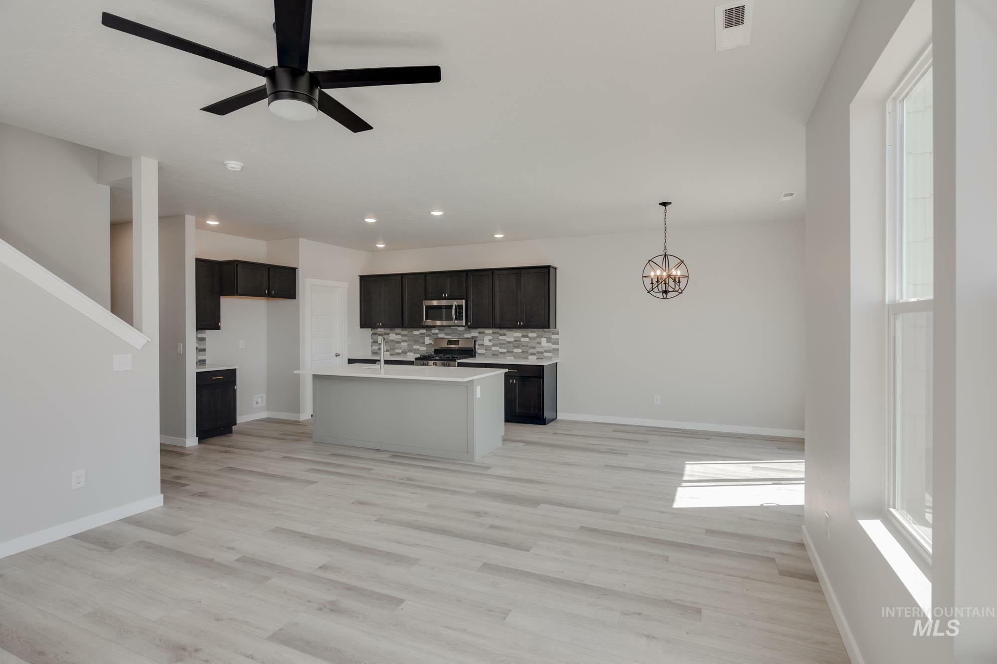 Property Photo:  305 S Baraya Way  ID 83642 
