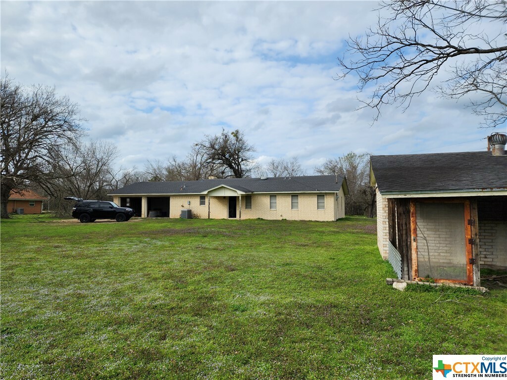 Property Photo:  208 County Road 173  TX 76661 
