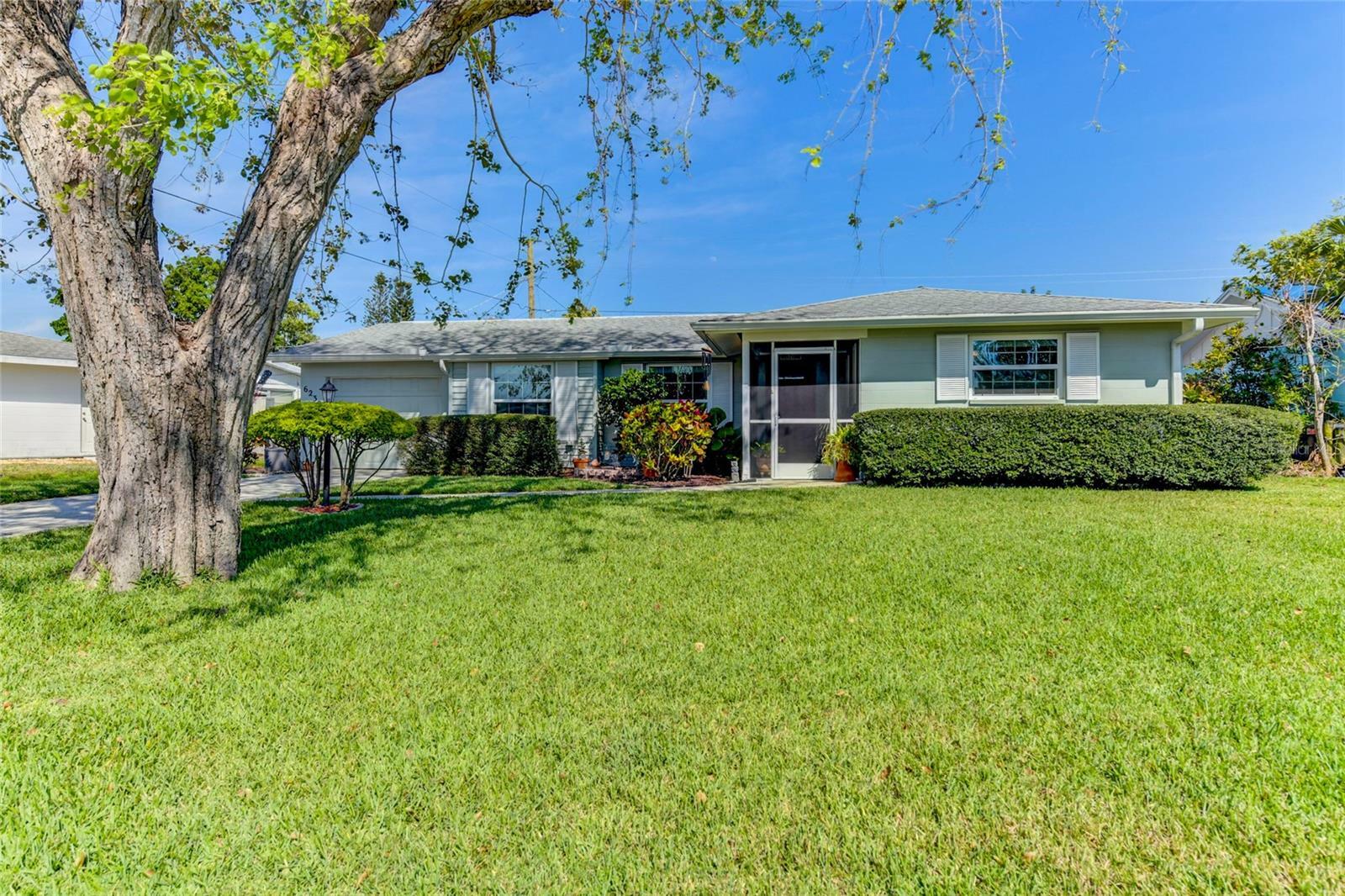 Property Photo:  6239 Auburn Avenue  FL 34207 