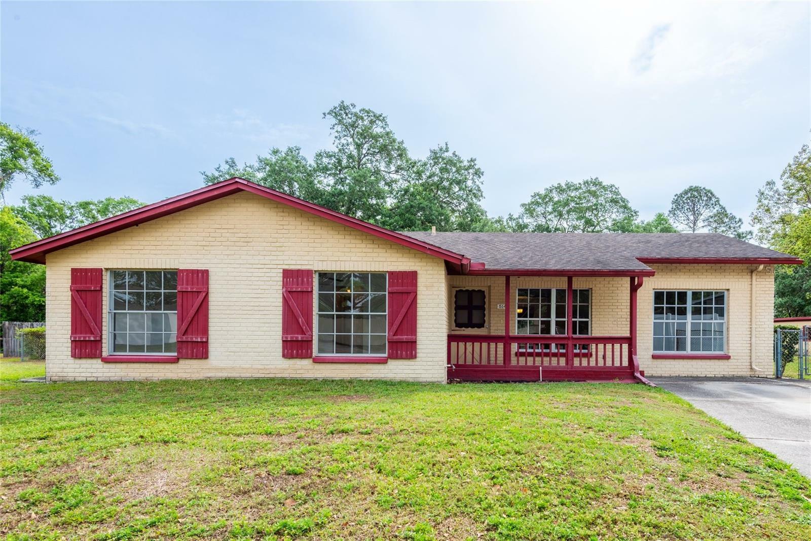 Property Photo:  514 Highview Circle N  FL 33510 