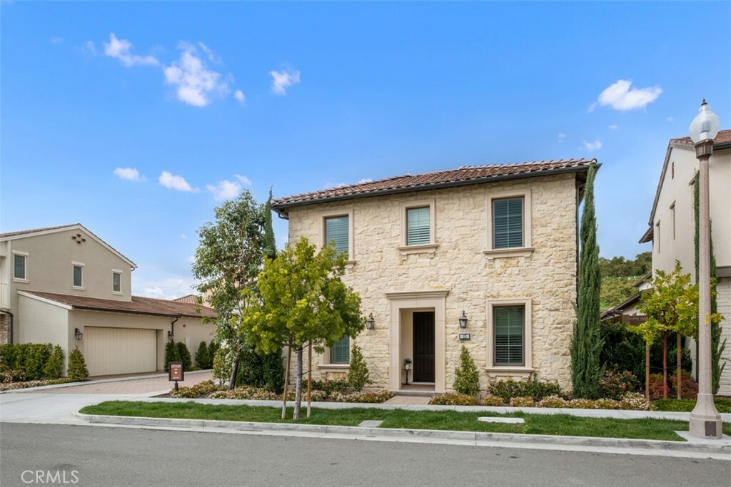 Property Photo: 125 Bellini CA 92602