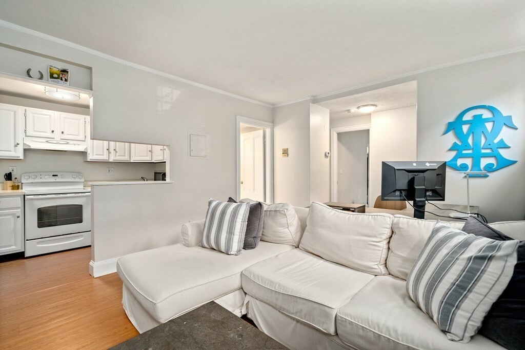 Property Photo:  315-317 Beacon Street 2  MA 02116 