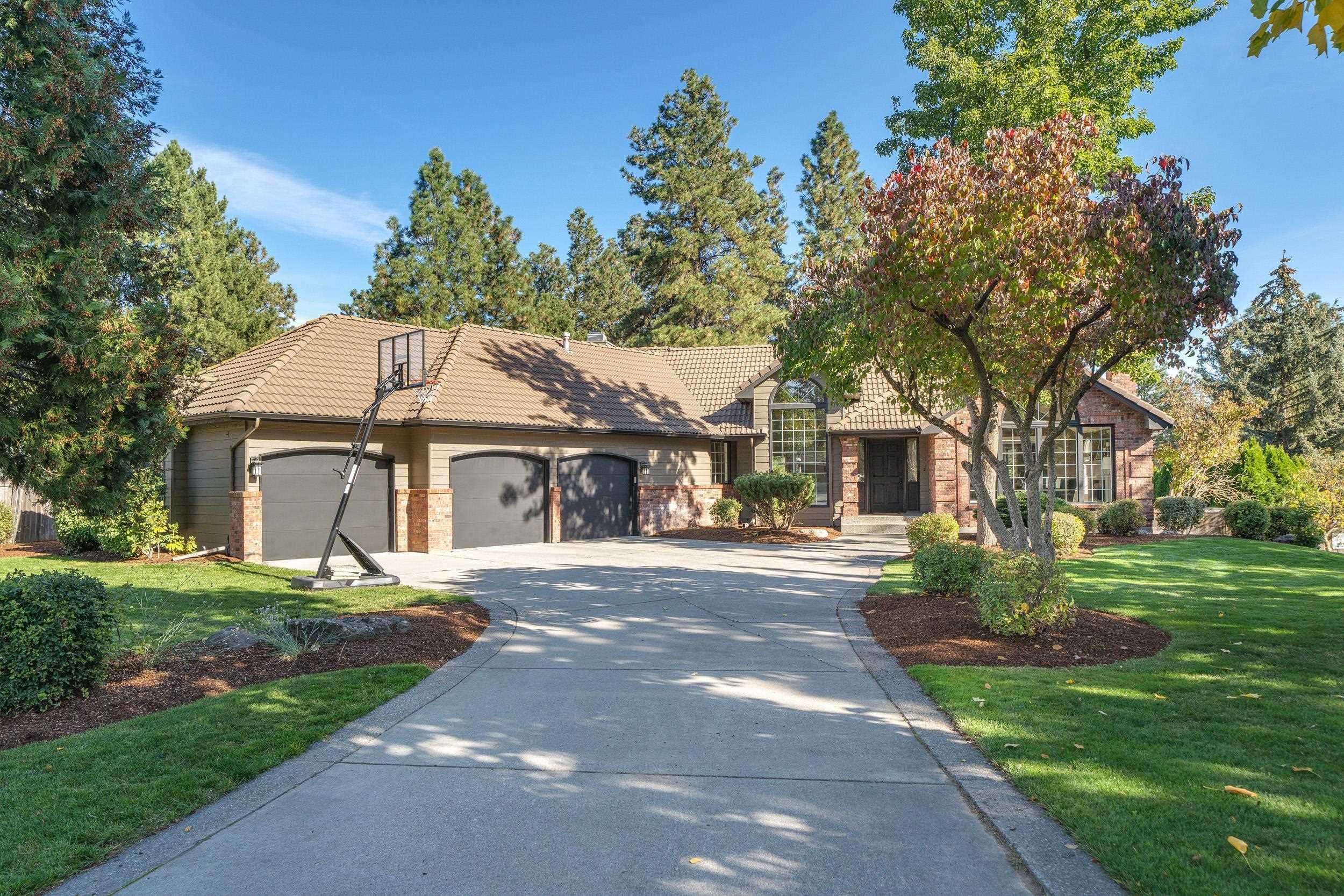 Property Photo: 2007 E Westminster Ln WA 99223-8435