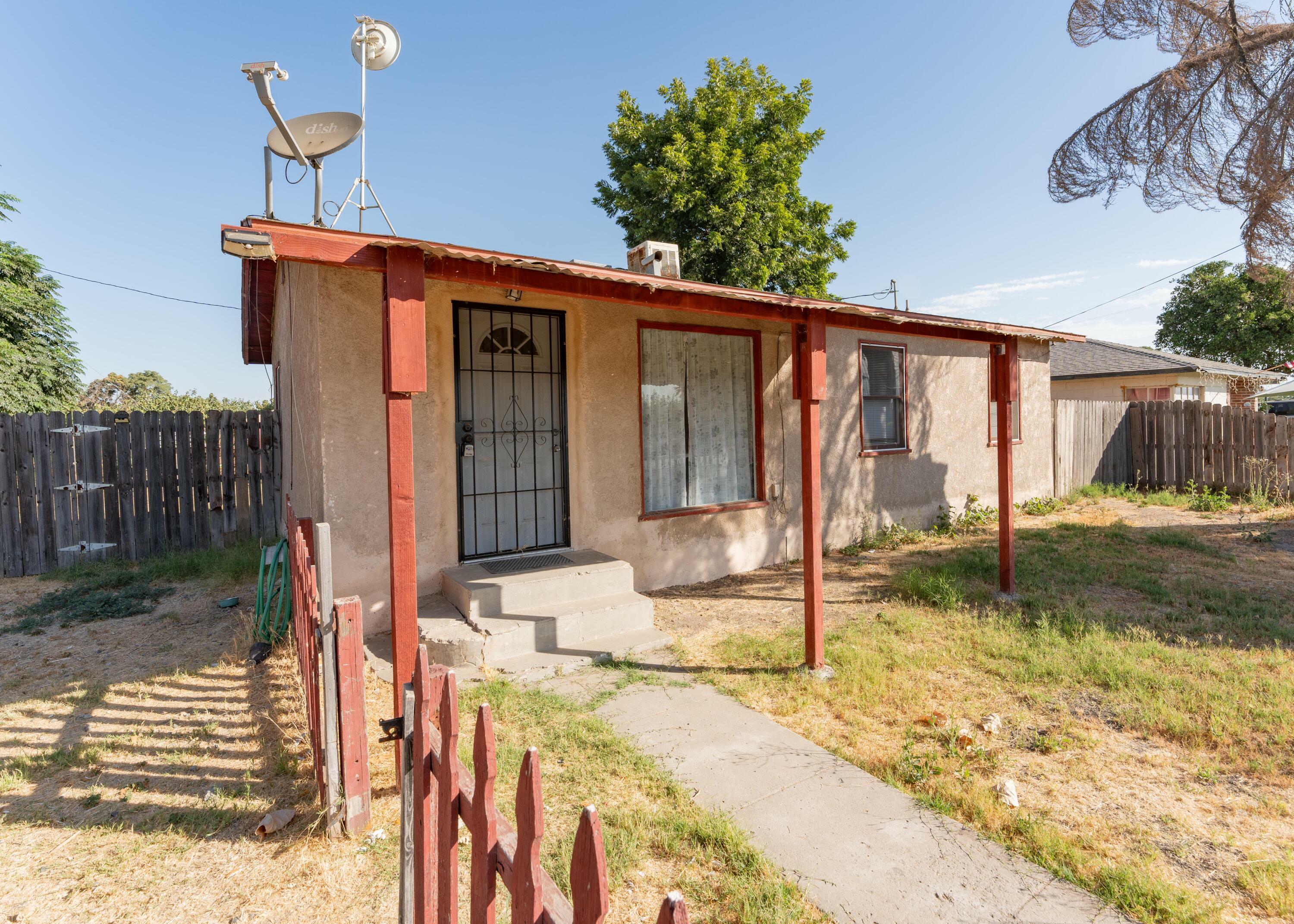 Property Photo:  2886 Waukena Drive  CA 93274 