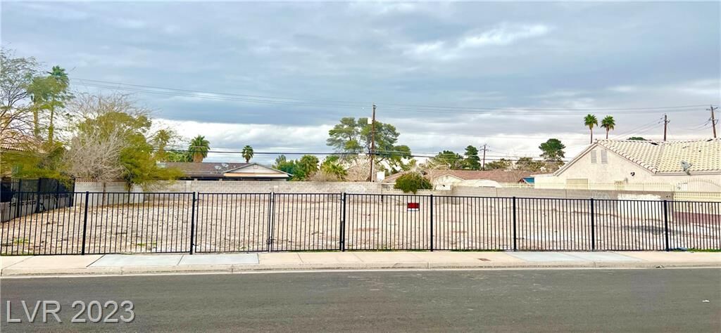 Property Photo: 1686 Canterbury Court NV 89119