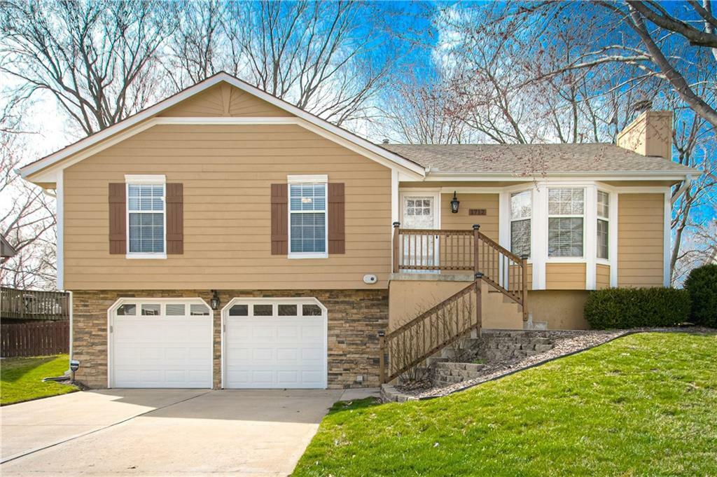 1712 NE Whitestone Drive  Lee's Summit MO 64086 photo
