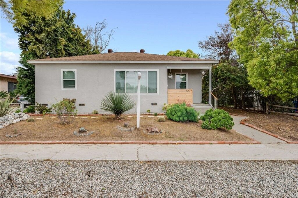 Property Photo: 4207 E 14th Street CA 90804
