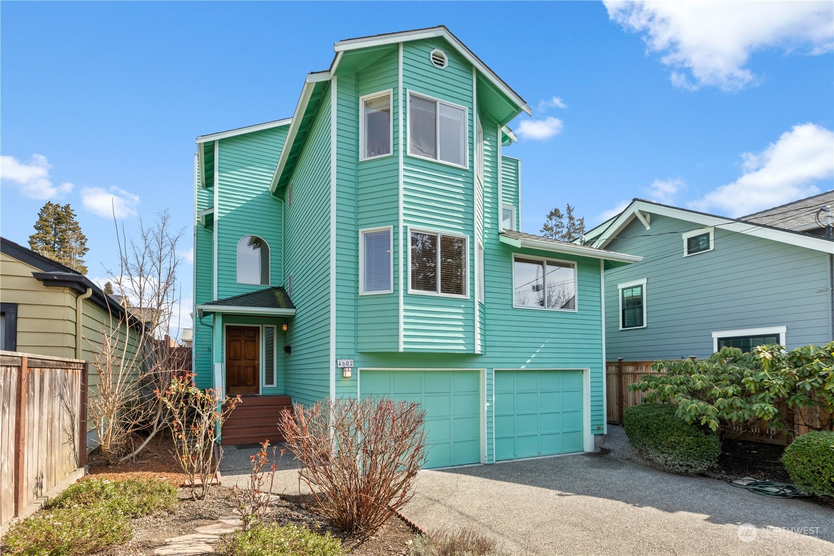 Property Photo: 4602 2nd Avenue NE WA 98105