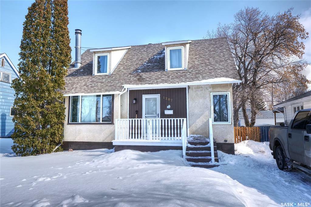 Property Photo:  1207 3rd Avenue NW  SK S6H 3V4 
