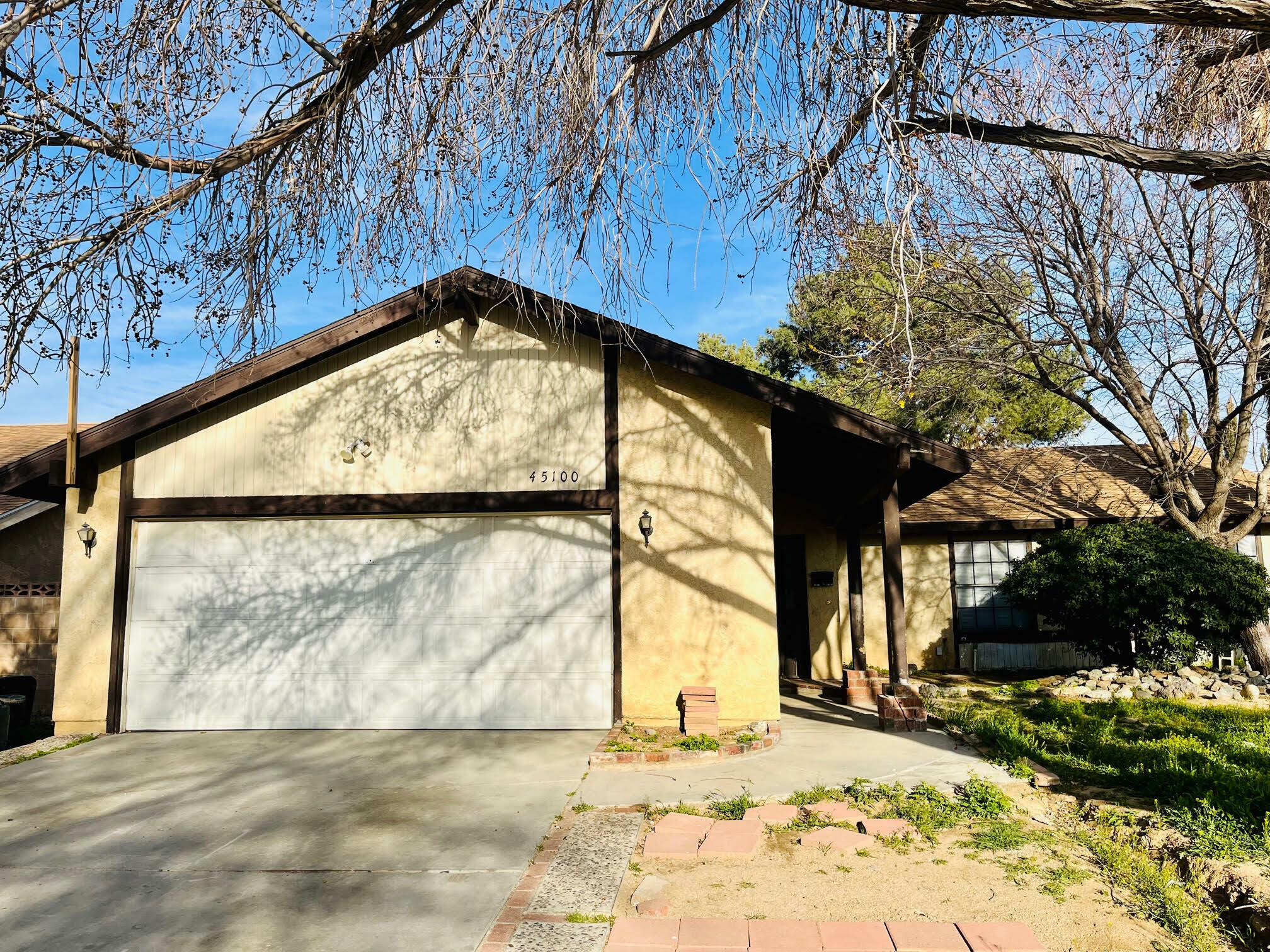 Property Photo:  45100 W 18th Street  CA 93534 