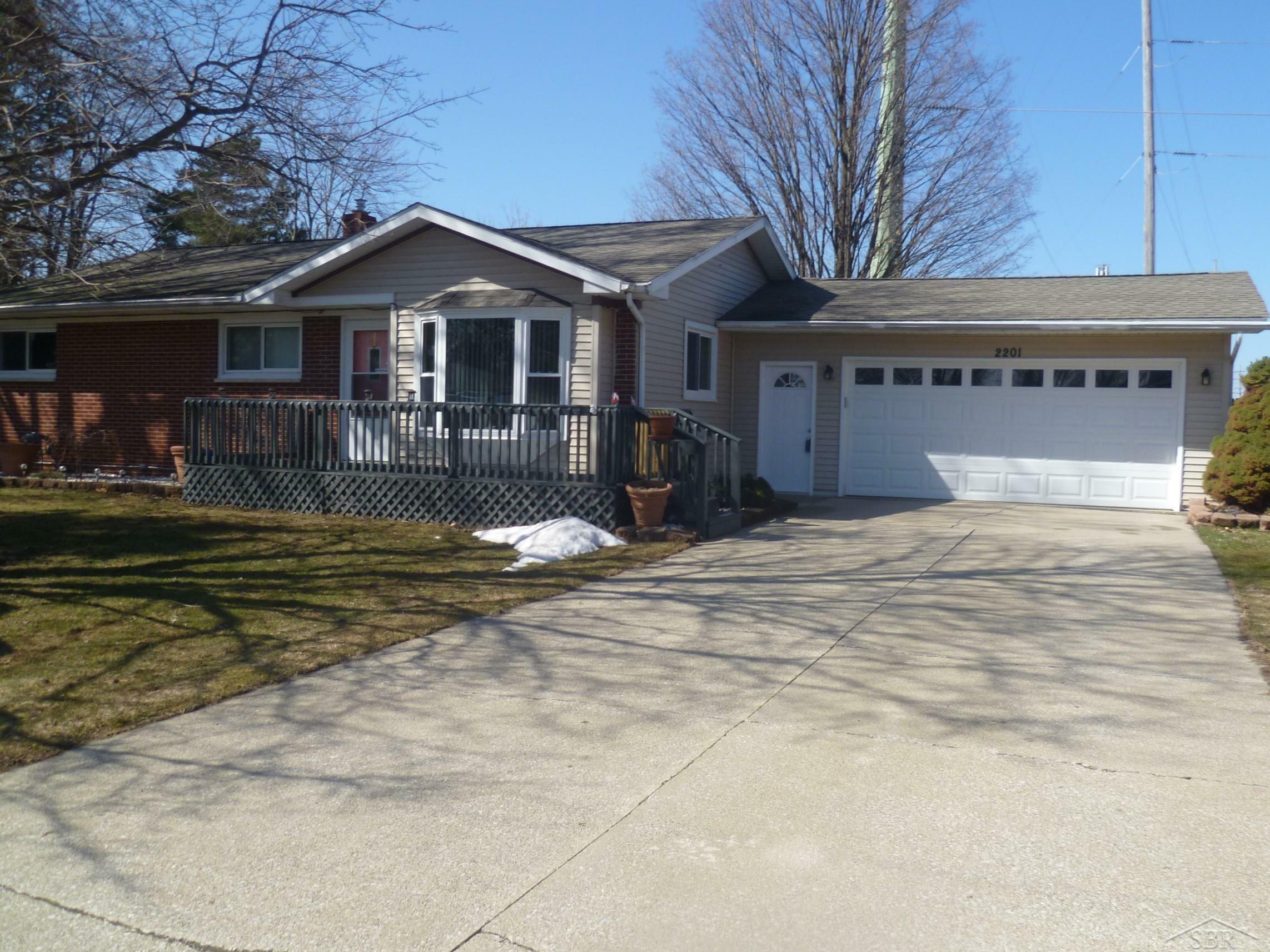 Property Photo:  2201 N Berkshire Dr  MI 48603 