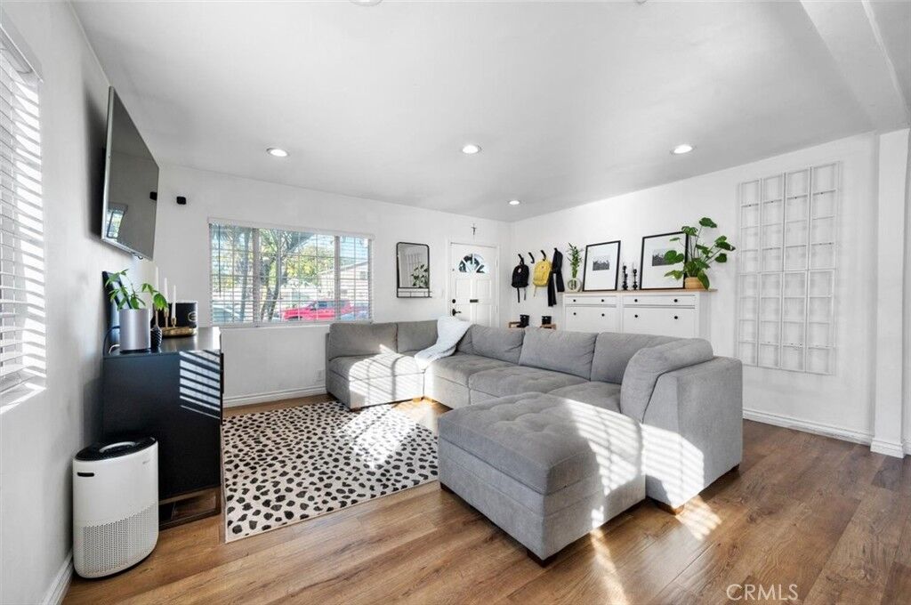 Property Photo:  5912 Rose Avenue  CA 90805 
