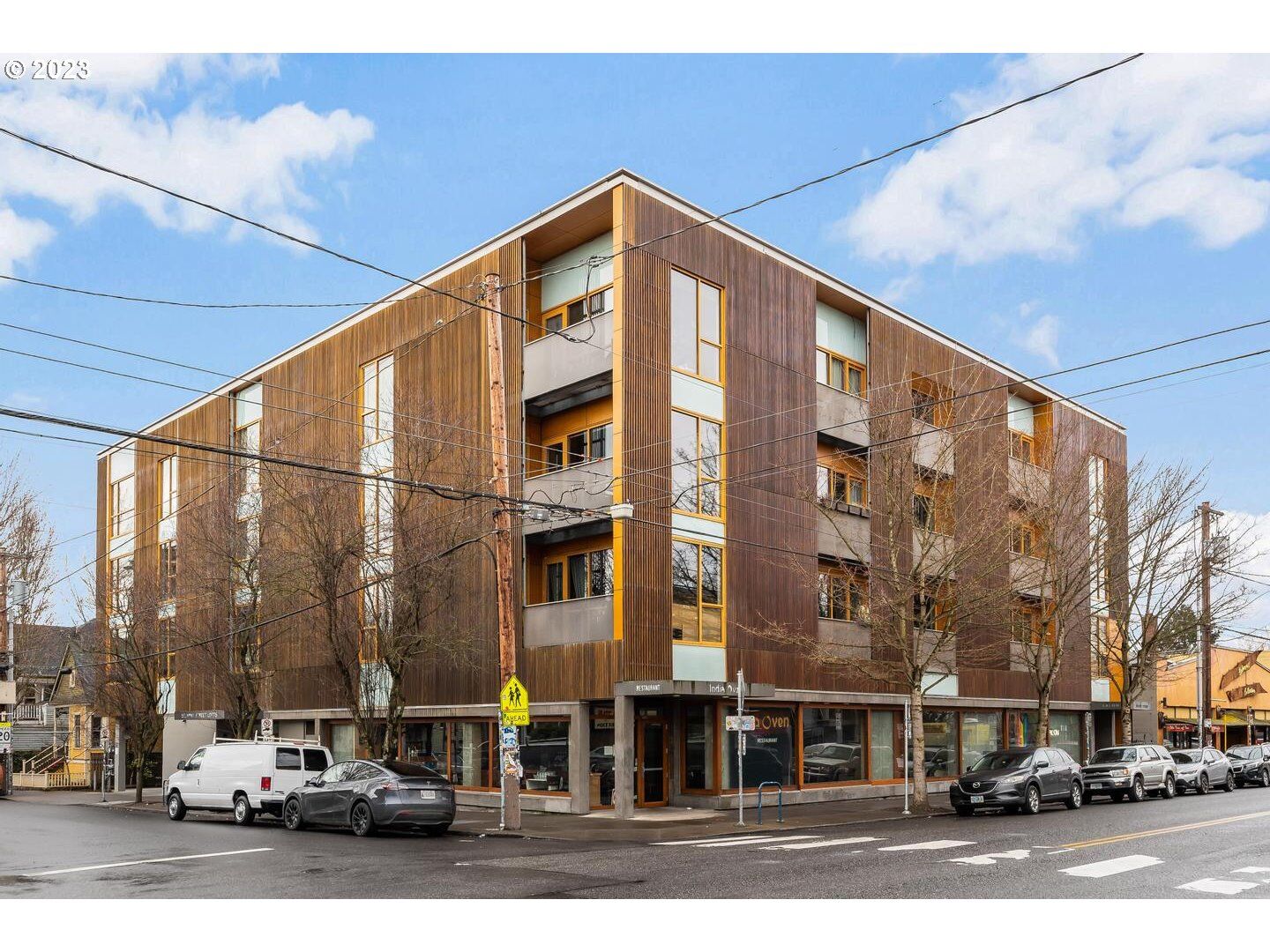 Property Photo:  915 SE 35th Ave 308  OR 97214 