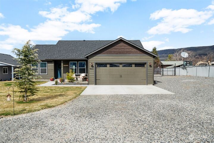 Property Photo: 3241 2nd Street SE WA 98802