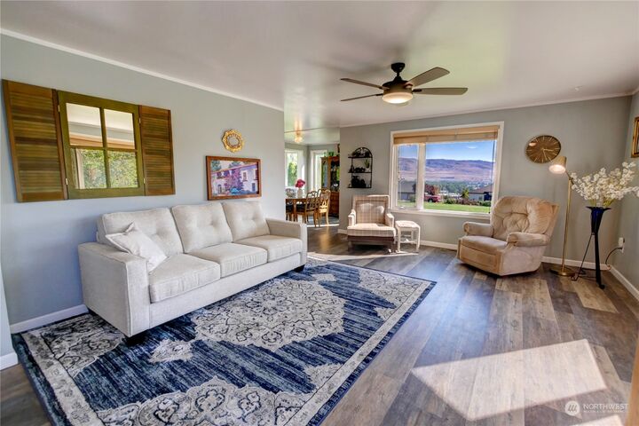 Property Photo: 433 Hillcrest Circle Drive WA 98841