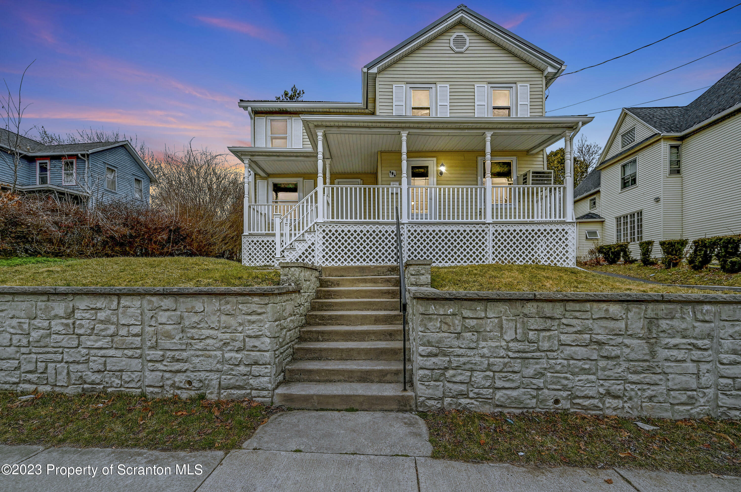 Property Photo:  906 S Valley Avenue  PA 18447 