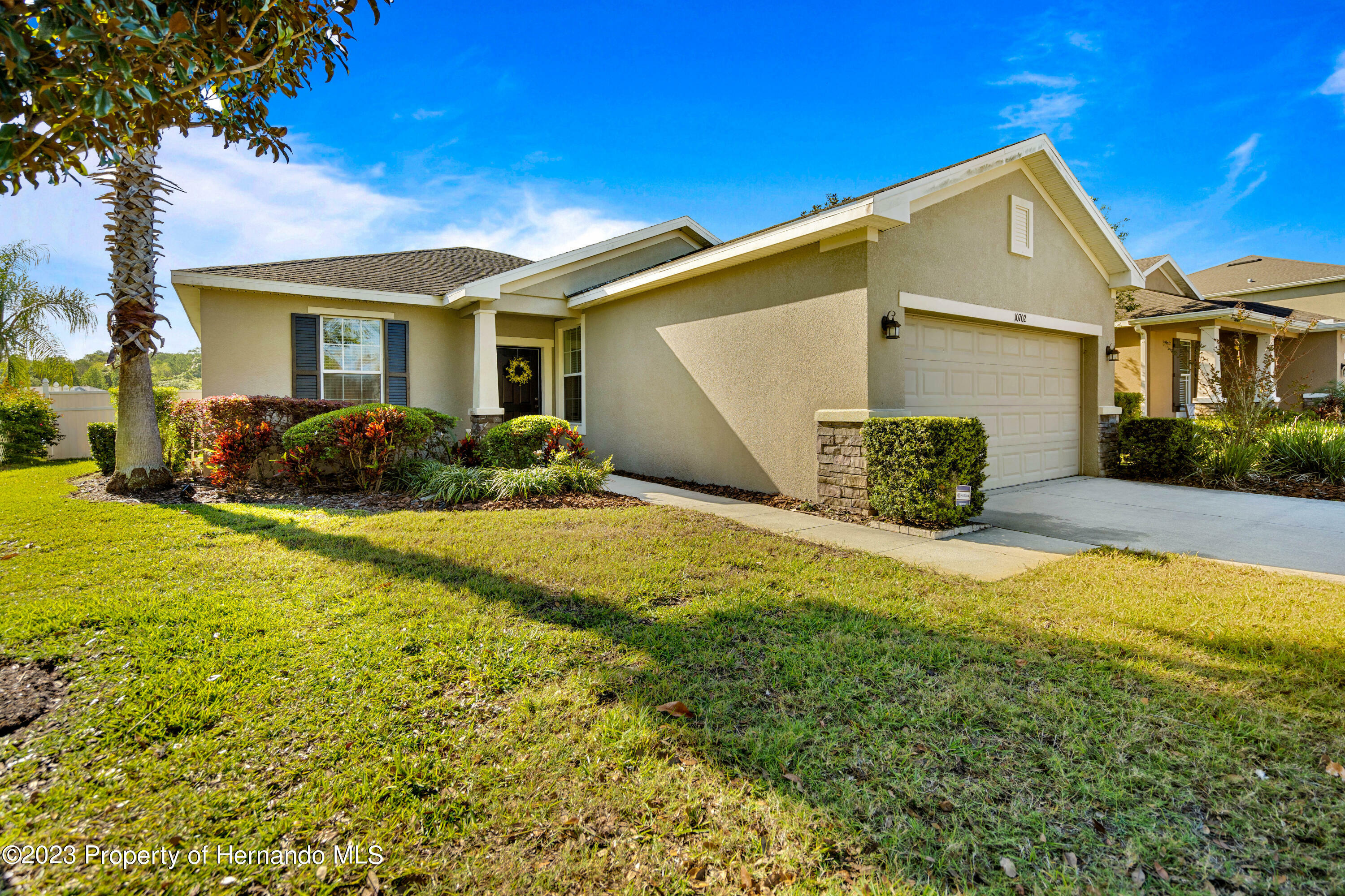 Property Photo:  10702 Burning Bush Terrace  FL 34638 