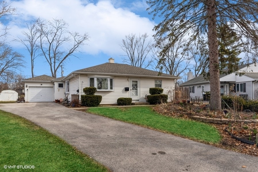 Property Photo: 2704 George Court IL 60008