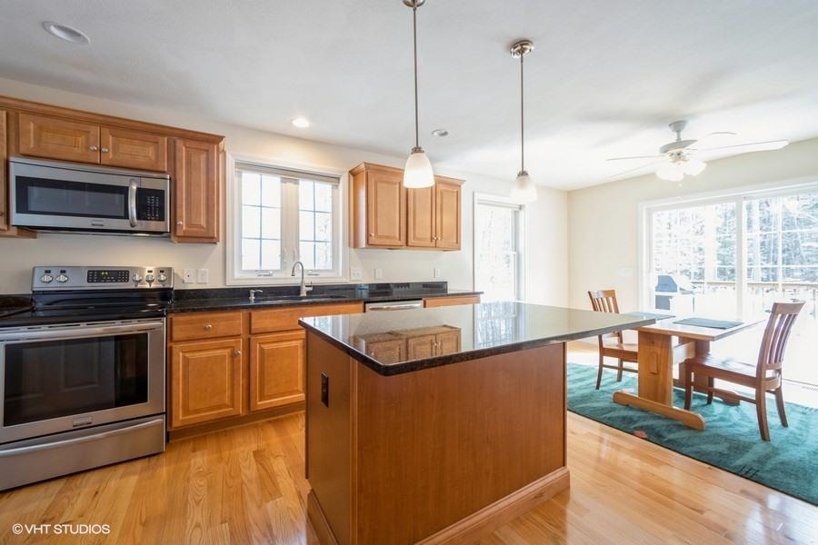 Property Photo: 8 Kelsey Drive NH 03044