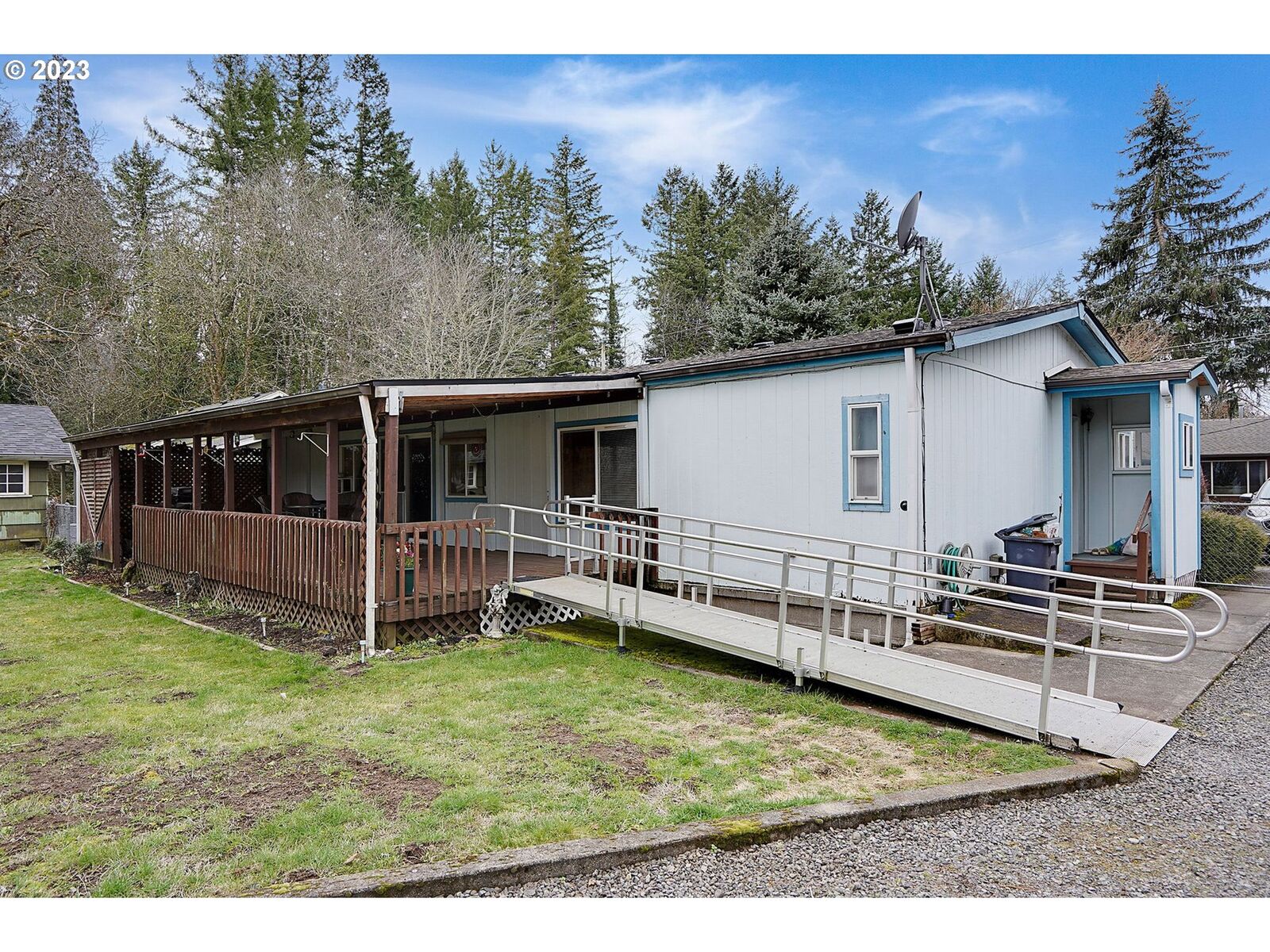 Property Photo:  554 SE 6th Ave  OR 97360 