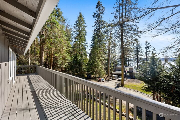 Property Photo:  2097 Gull Way  WA 98282 