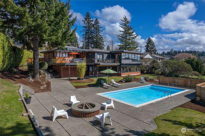 House for sale in Burien 12119 25th Avenue SW, Burien, WA 98146