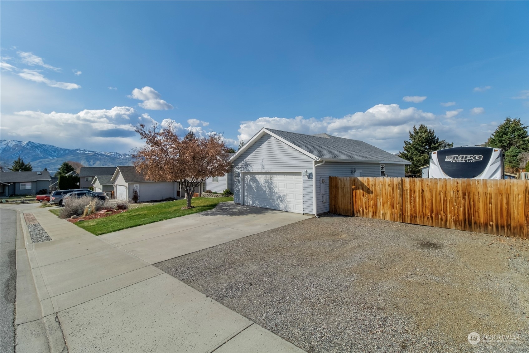 Property Photo:  1033 N Harrison Court  WA 98802 