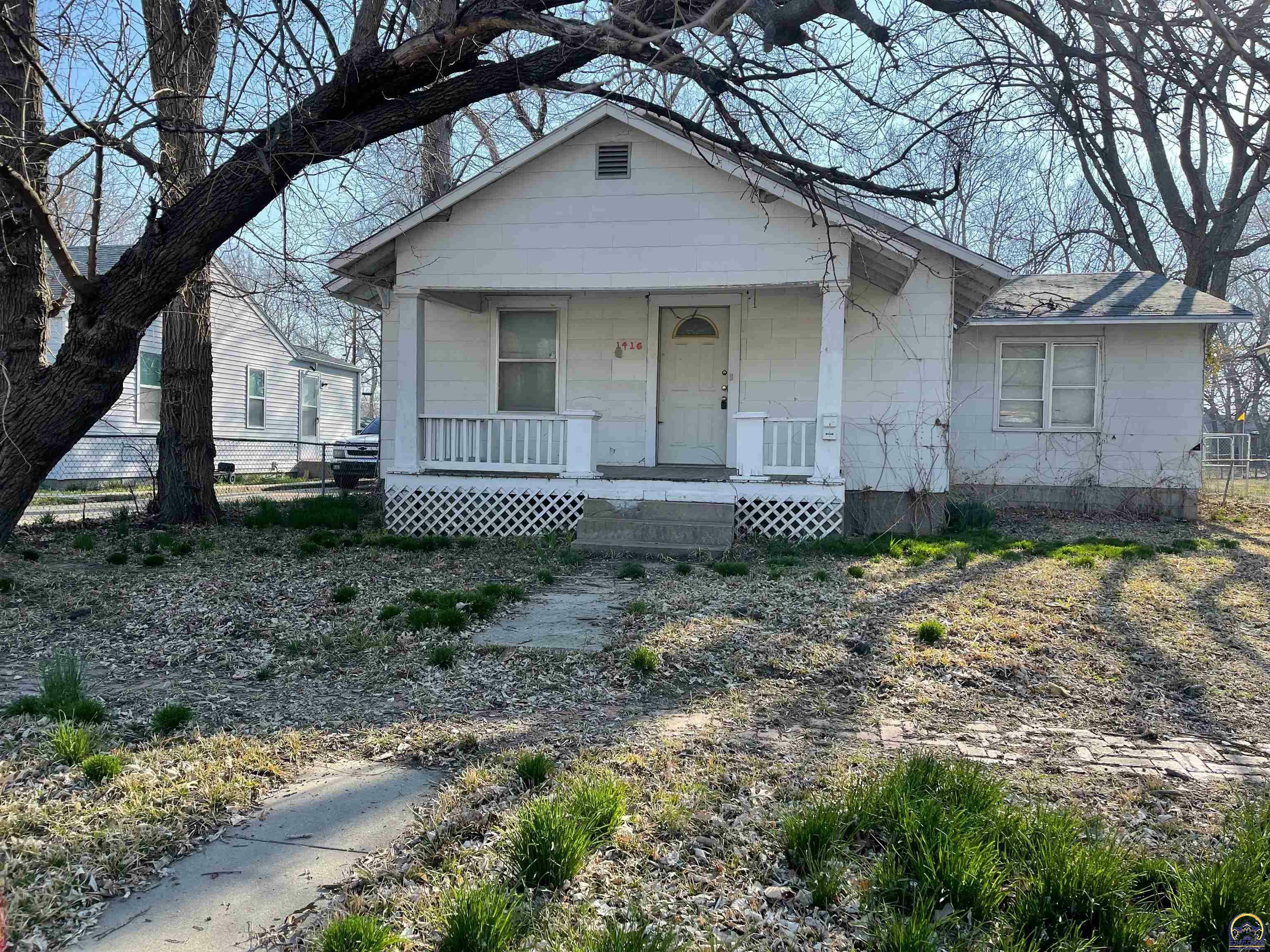 Property Photo:  1416 NW Van Buren St  KS 66608 