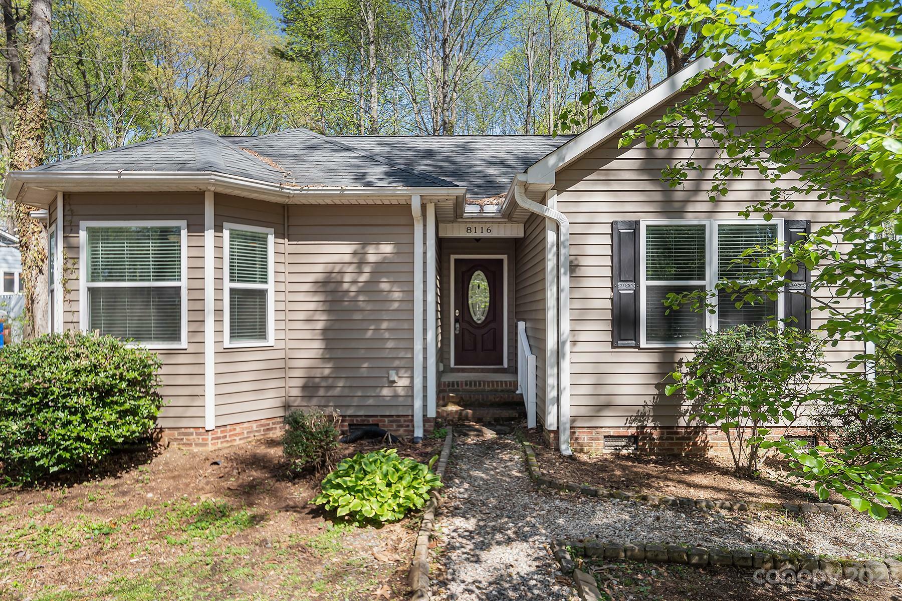 Property Photo: 8116 Winterwood Place NC 28215