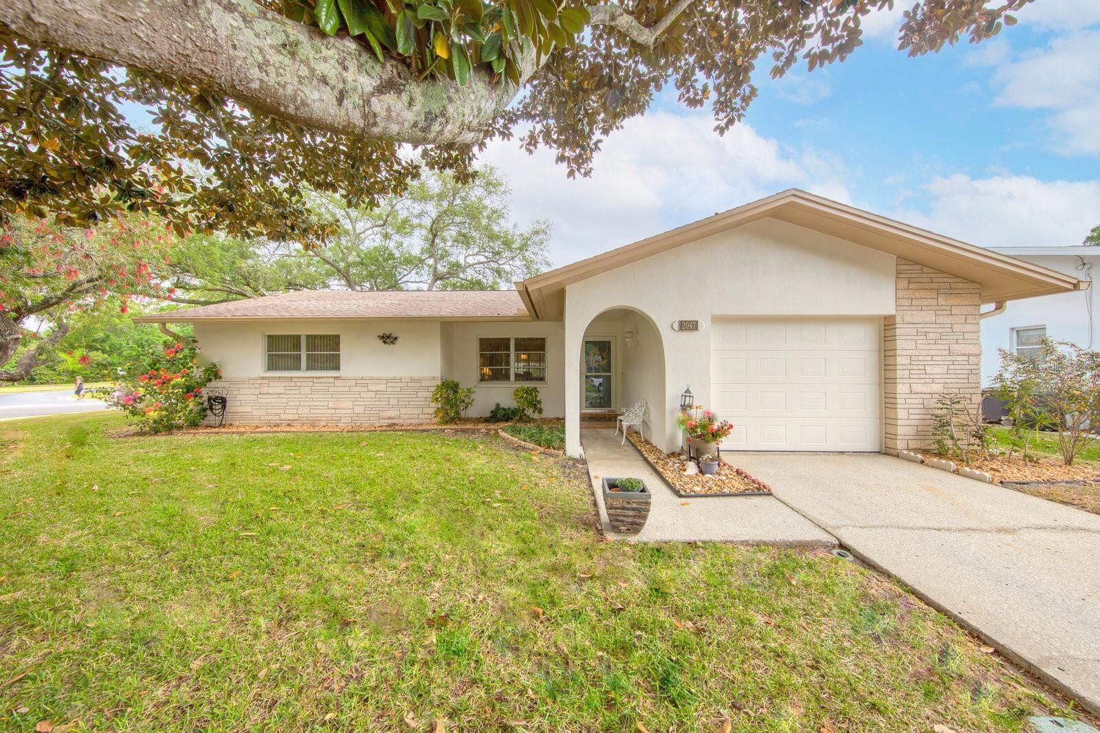 Property Photo: 2947 Briar Cliff Drive FL 34684