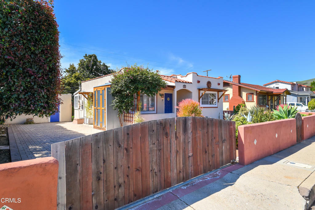 Property Photo:  102 Barry Drive  CA 93001 