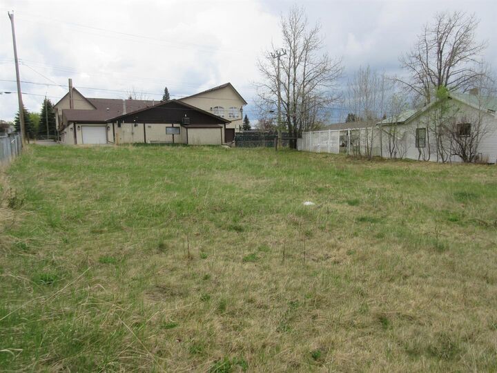 Photo de la propriété: 49 Street 4807 4809 AB T4T 1A3